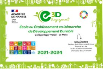 Les éco-déléguées de 2020-2021 avec le diplôme E3D
